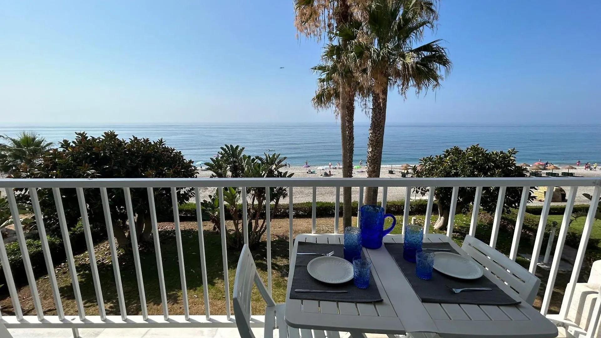 Apartamento En Primera Linea De Playa Torrox